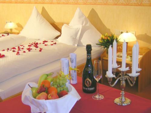 Land-Gut-Hotel Raeuber Lippoldskrug Alfeld  Dış mekan fotoğraf