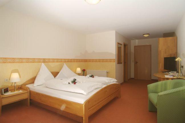 Land-Gut-Hotel Raeuber Lippoldskrug Alfeld  Dış mekan fotoğraf